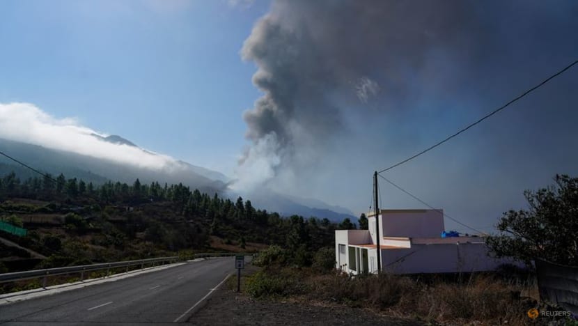 Spain's La Palma gains ground from the sea as lava piles up Spain's La Palma gains ground from the sea as lava piles up