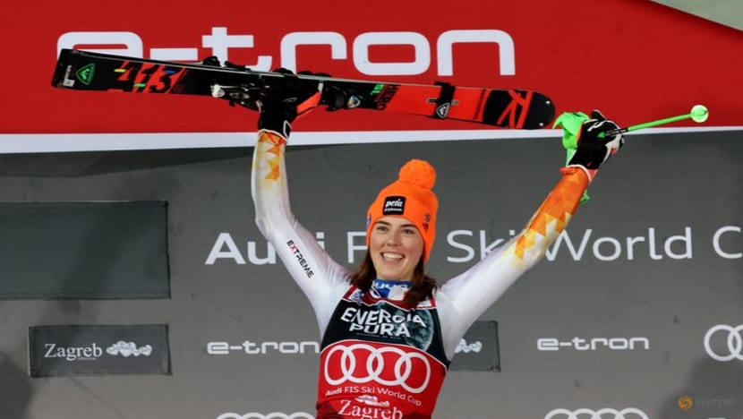 Vlhova denies Shiffrin record-breaking win Vlhova denies Shiffrin record-breaking win