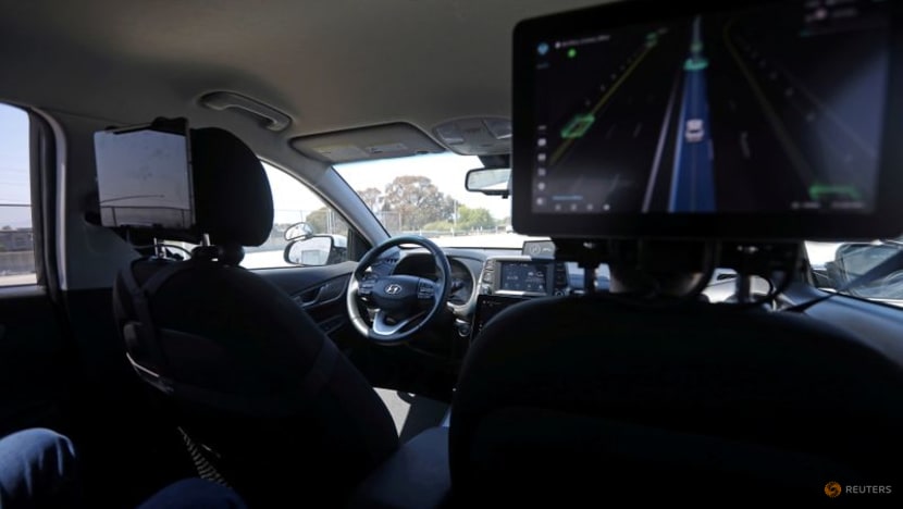 A secret weapon for self-driving car startups: Humans A secret weapon for self-driving car startups: Humans