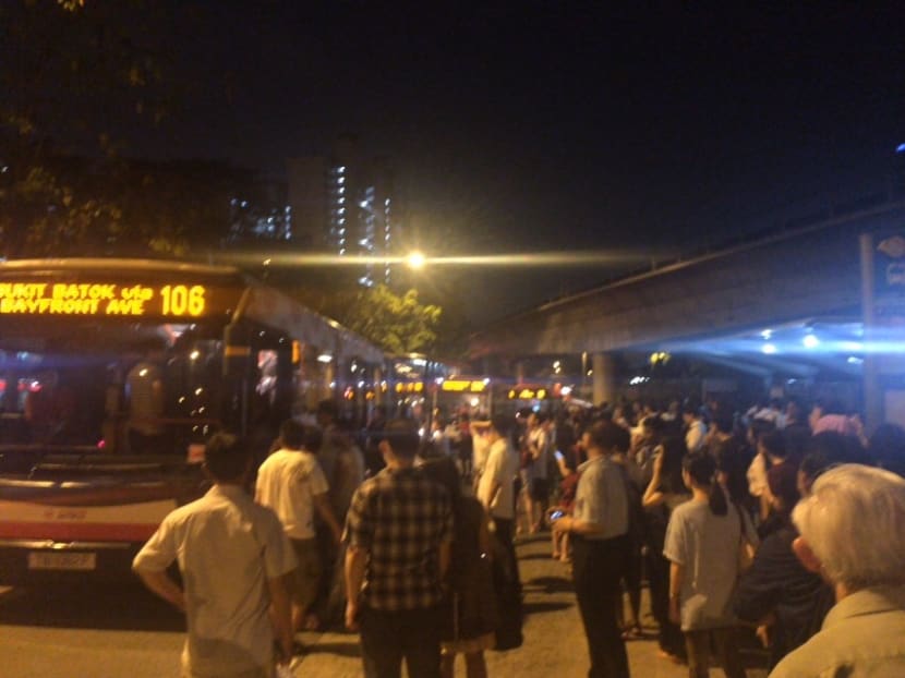 MRT breakdown: North-South, East-West lines down for hours MRT breakdown: North-South, East-West lines down for hours