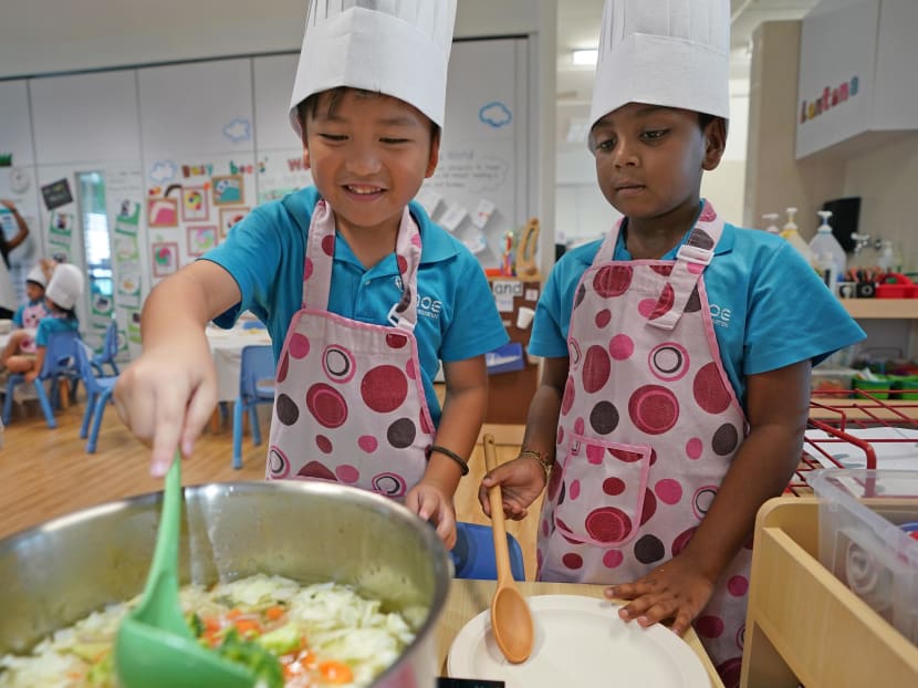 Students adding vegetables to vegetable soup in a Ministry of Education (MOE) Kindergarten at Riverside. A cooking class is just one of the creative ways used to help this Kindergarten 2 class with their “experiential class writing” exercise. Photo: Raj Nadarajan/TODAY