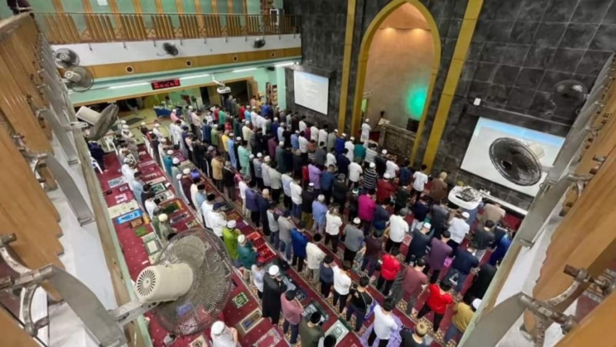8 masjid sediakan 3 sesi solat Hari Raya Aidilfitri, tempahan hanya