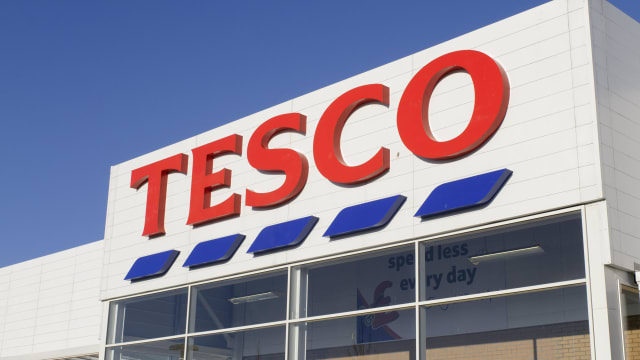 英国最大连锁超级市场特易购 计划裁减约2100职位