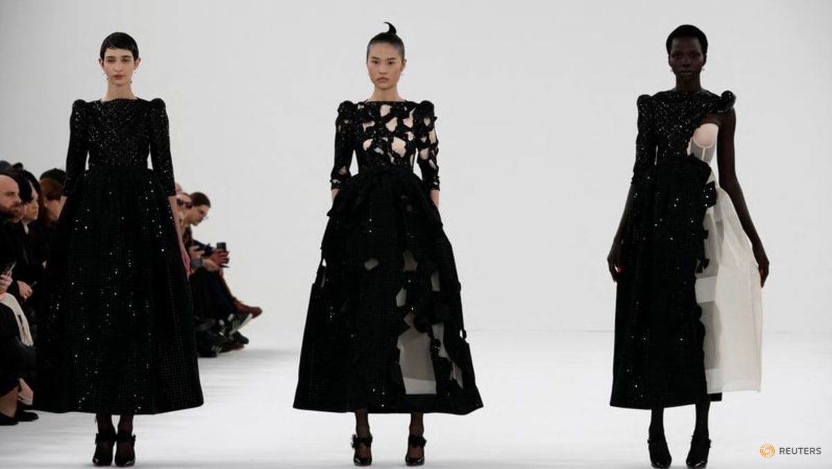 Viktor & Rolf’s spring/summer 2024 haute couture collection - CNA Luxury