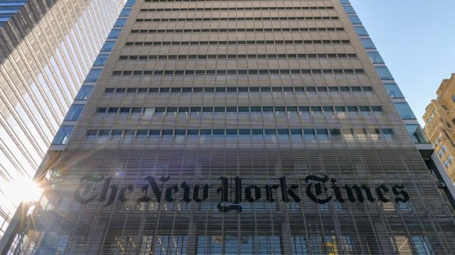 美国男子持斧头和剑 要求进入《纽约时报》新闻室