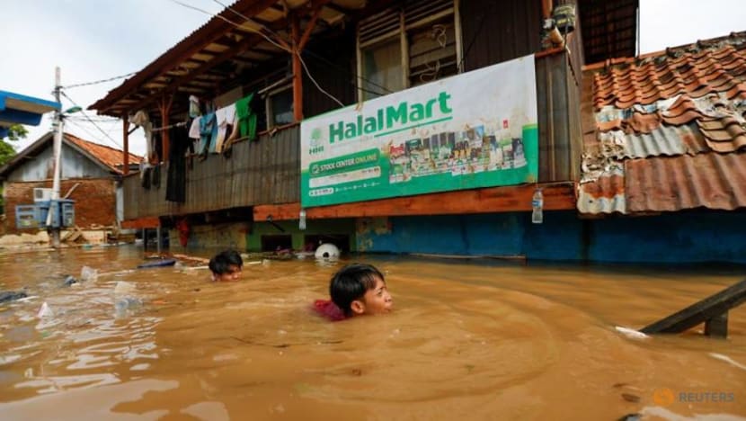 Indonesia flood rescuers hunt for missing after 43 killed Indonesia flood rescuers hunt for missing after 43 killed