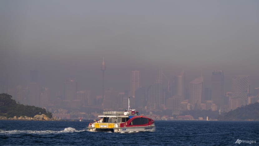 Sydney issues total fire bans as spring heatwave grips Australia