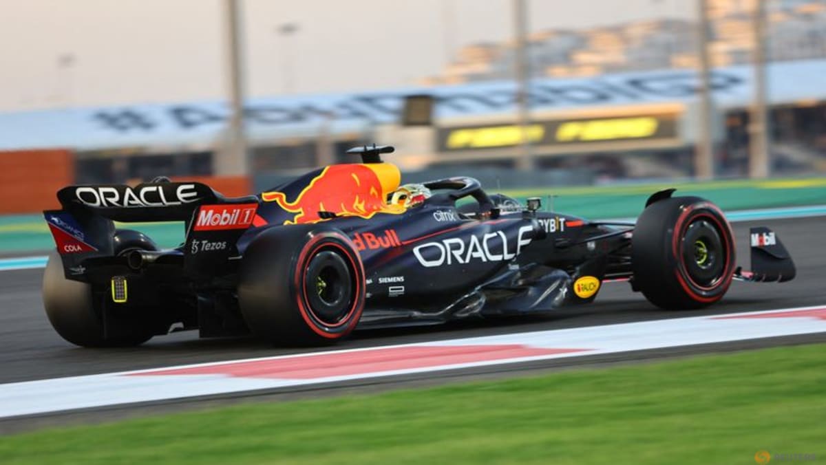 Verstappen tercepat untuk Red Bull dalam latihan Jumat di Abu Dhabi