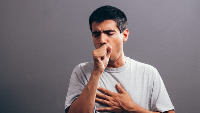 检测转阴症状却未消退是否仍会传染？专家解惑