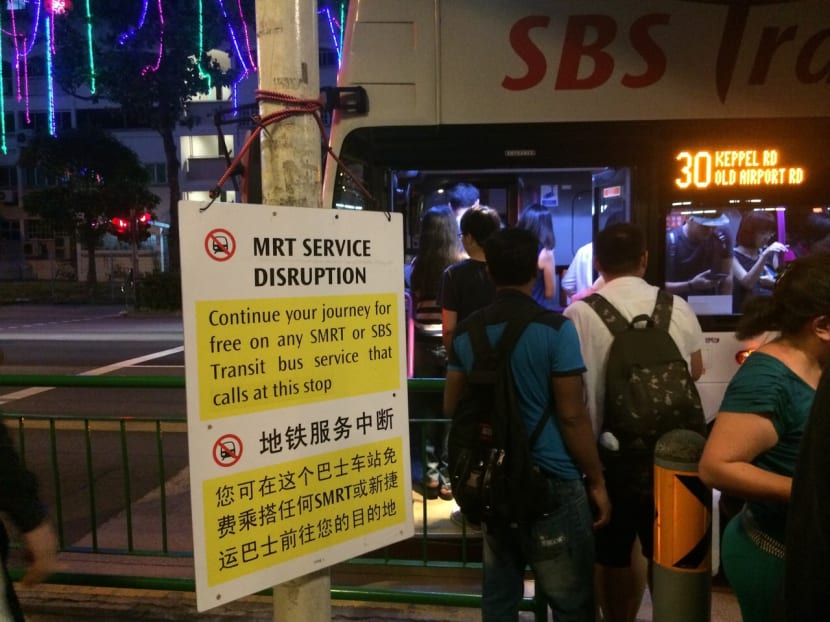 MRT breakdown: North-South, East-West lines down for hours MRT breakdown: North-South, East-West lines down for hours