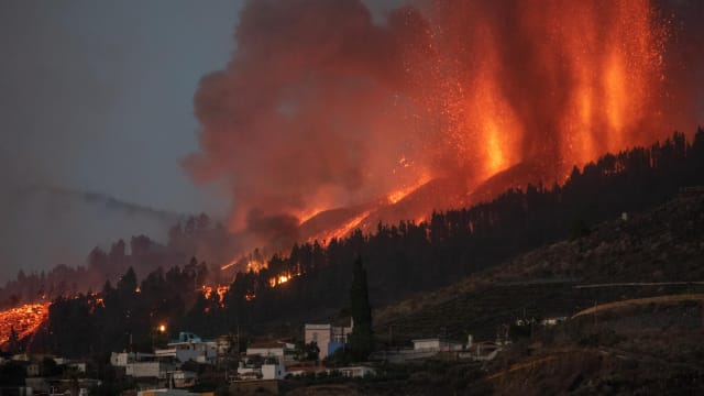 西班牙旅游部长称火山爆发可吸引游客惹非议