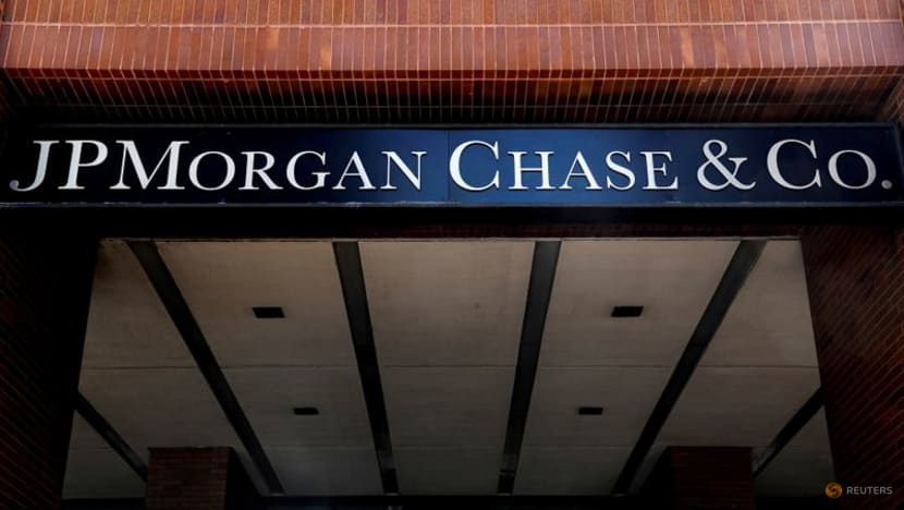 JPMorgan grants Hong Kong staff up to US$5,000 for COVID-19 hotel quarantine JPMorgan grants Hong Kong staff up to US$5,000 for COVID-19 hotel quarantine