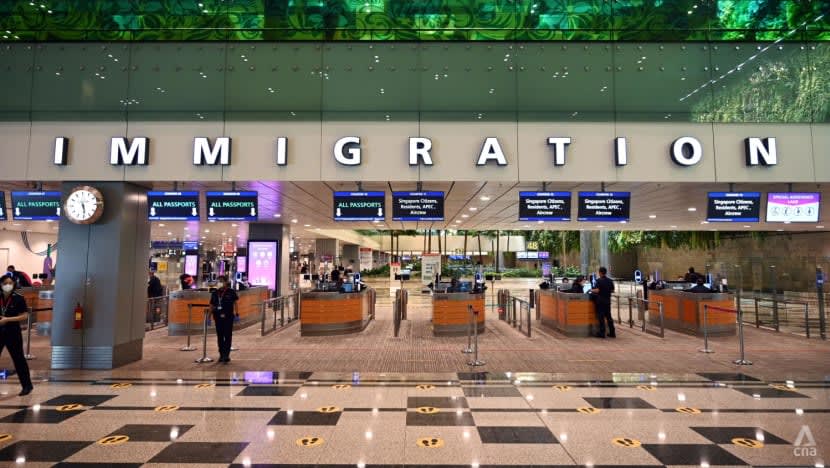 Aliran wang tunai tidak diisytihar, kesalahan kastam dikesan tatkala pemeriksaan ketat di Lapangan Terbang Changi Aliran wang tunai tidak diisytihar, kesalahan kastam dikesan tatkala pemeriksaan ketat di Lapangan Terbang Changi