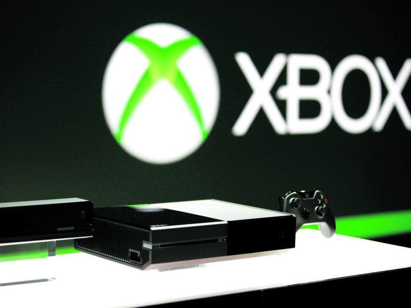 Xbox One (C) with the Kinect motions sensor (L) and the controller. Photo: Reuters