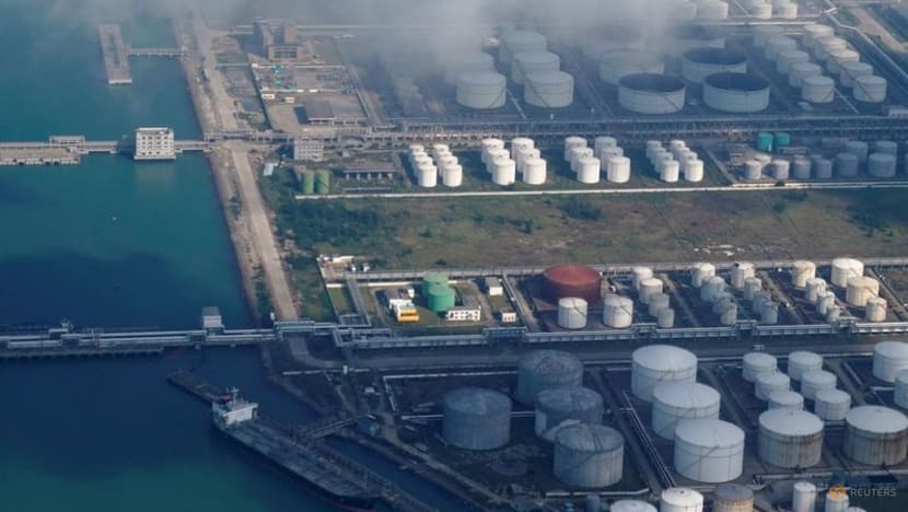 Oil slides on Friday, but climbs for 5th week on supply concerns Oil slides on Friday, but climbs for 5th week on supply concerns