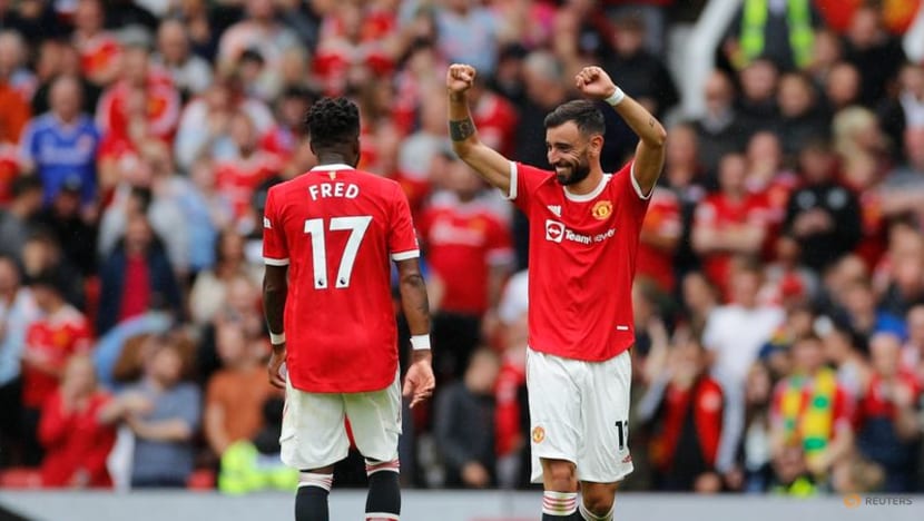 Soccer-Fernandes steals headlines but Pogba the conductor of Man United's fast start Soccer-Fernandes steals headlines but Pogba the conductor of Man United's fast start