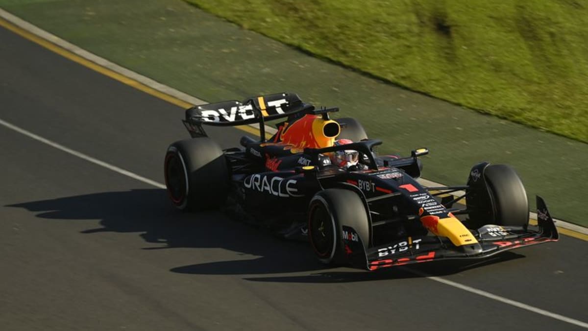 Verstappen memenangkan Grand Prix Australia yang kacau setelah drama bendera merah