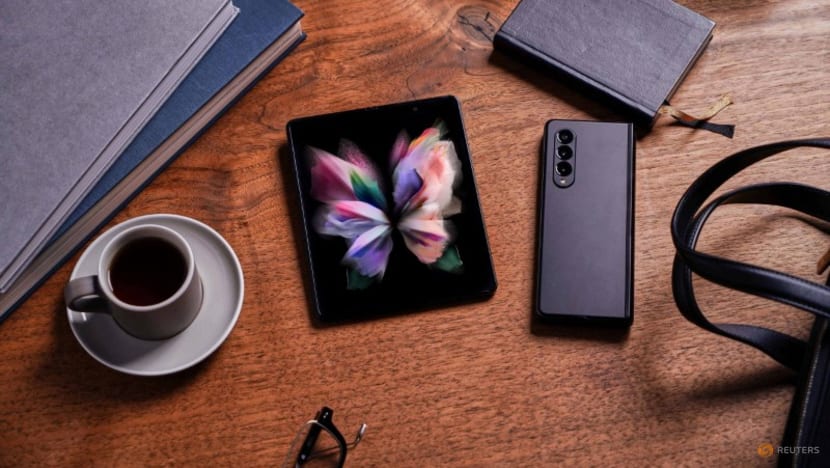 Samsung unveils new foldable smartphones with lower prices to expand market Samsung unveils new foldable smartphones with lower prices to expand market