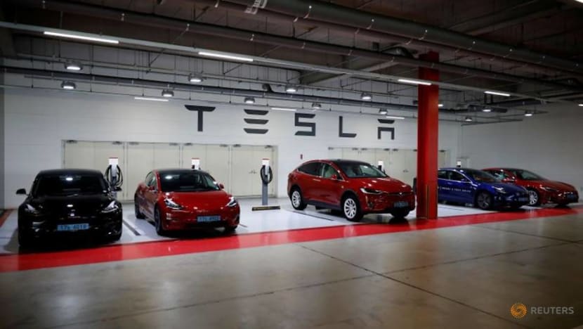 Tesla sets 5-1 stock split and its high-flying stock soars again Tesla sets 5-1 stock split and its high-flying stock soars again