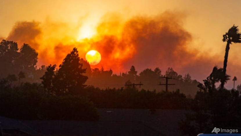 100,000 in Southern California to evacuate as blaze grows 