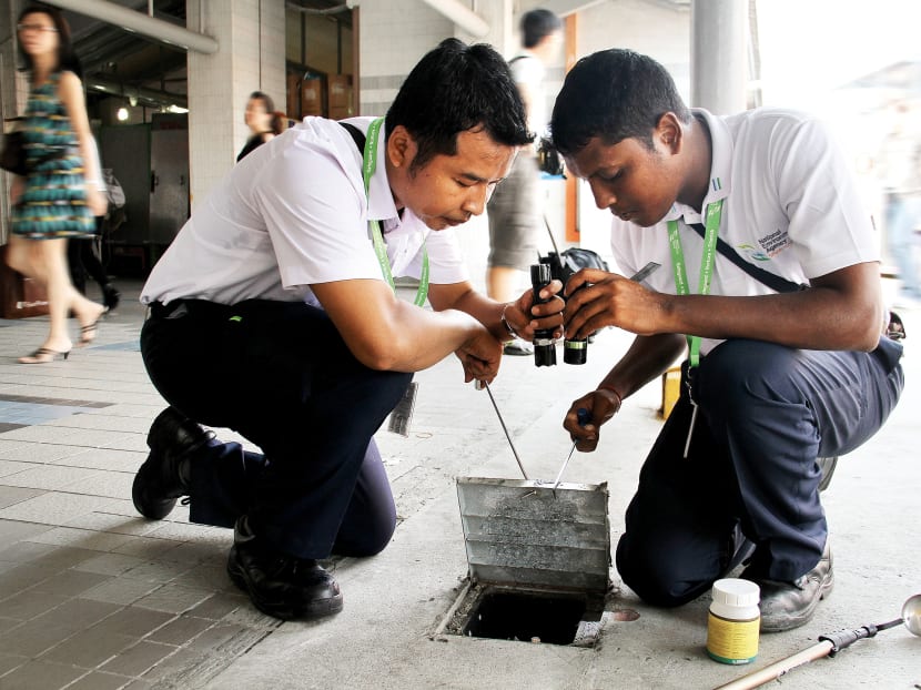 NEA officers carrying out an inspection. The weekly number of cases as of Saturday was 547, up from 483 the week before. 
As of Tuesday, there were 
another 151 cases.  
TODAY FILE PHOTO
