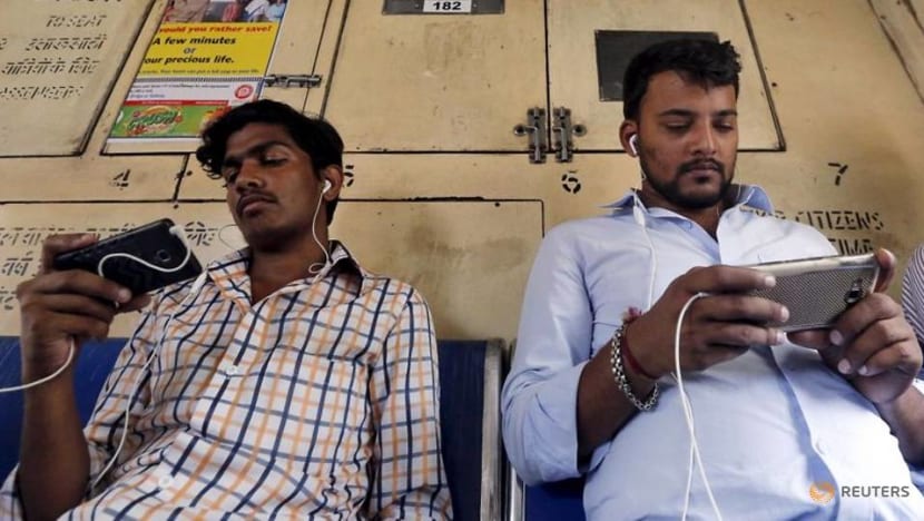 Indian mobile carriers buy airwaves for US$10.6 billion in auction Indian mobile carriers buy airwaves for US$10.6 billion in auction