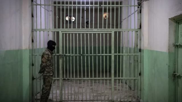 强震震裂叙利亚监狱门墙 至少20名ISIS囚犯趁乱越狱