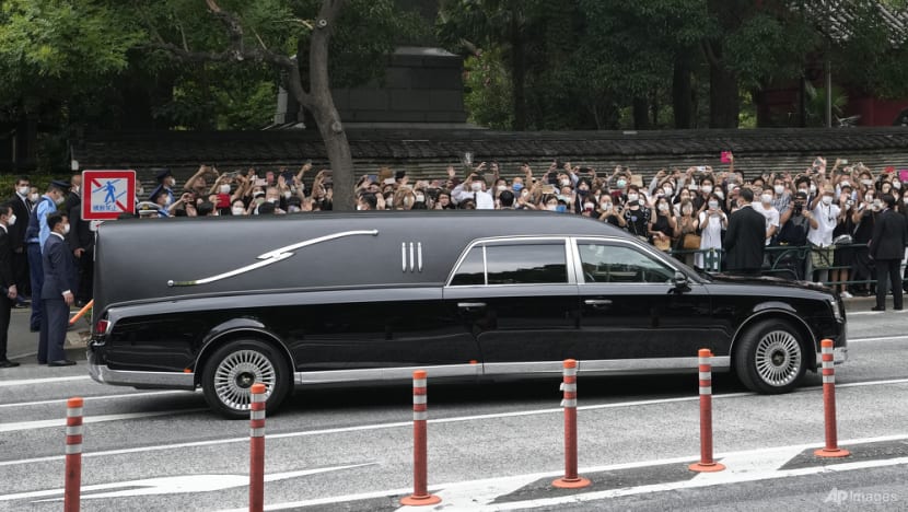 'Thank you for your work!': Japan bows in sombre farewell to slain Shinzo Abe 'Thank you for your work!': Japan bows in sombre farewell to slain Shinzo Abe