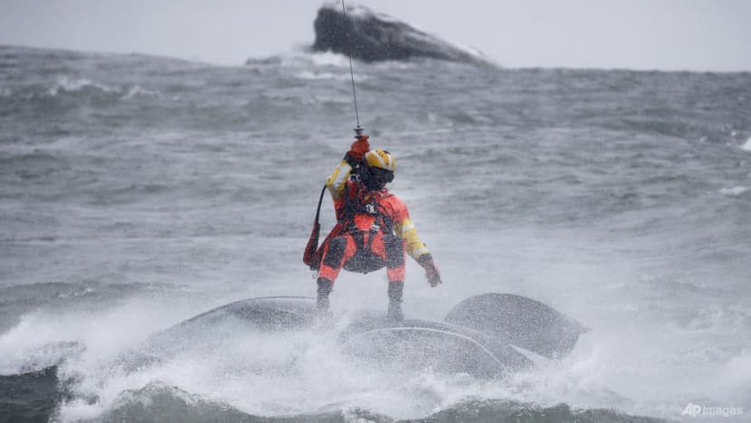 Coast Guard diver pulls body from car above Niagara Falls Coast Guard diver pulls body from car above Niagara Falls