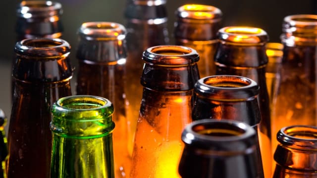 世卫呼吁各国调高酒精和含糖饮料税务