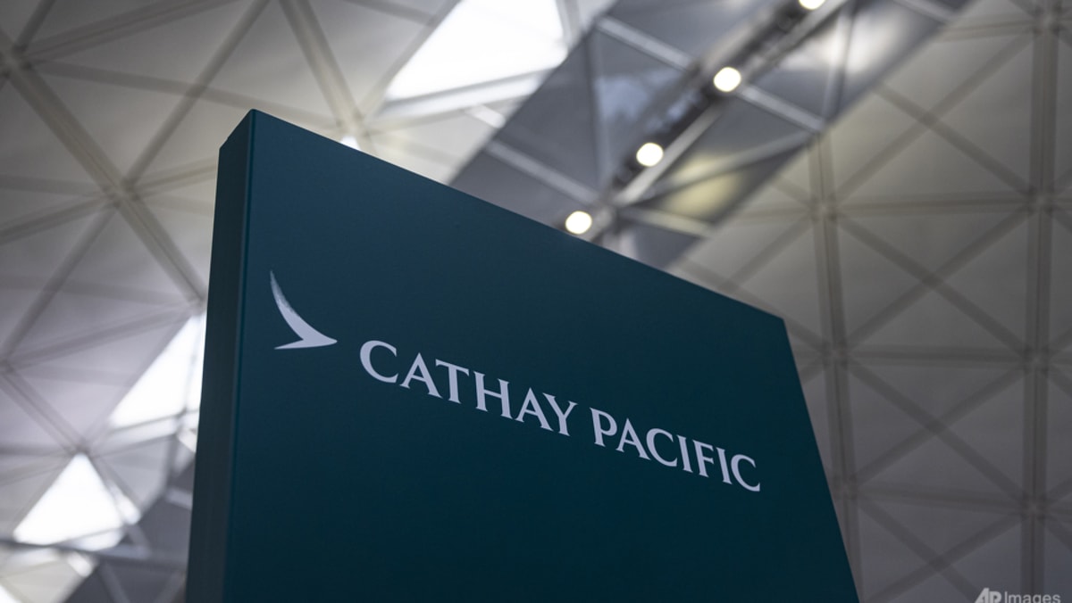 Cathay Pacific memecat tiga pramugari yang dituduh melakukan diskriminasi terhadap penutur non-Inggris