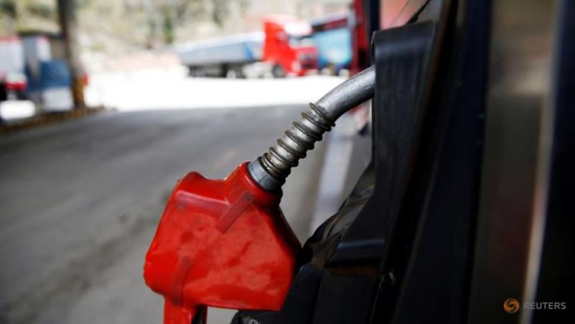 Oil rebounds as market seizes on discounted prices Oil rebounds as market seizes on discounted prices