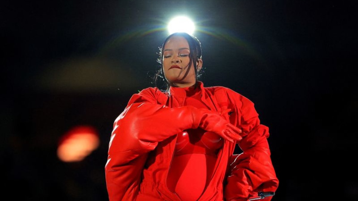 Rihanna lights up Super Bowl stage with ‘Diamonds’