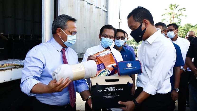 Johor state government to distribute 1,000 food baskets to needy Malaysians in Singapore Johor state government to distribute 1,000 food baskets to needy Malaysians in Singapore