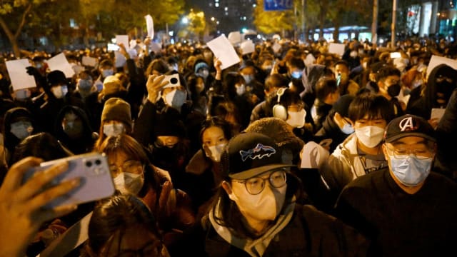 抗议冠病措施延烧  中国示威者：我们要自由  