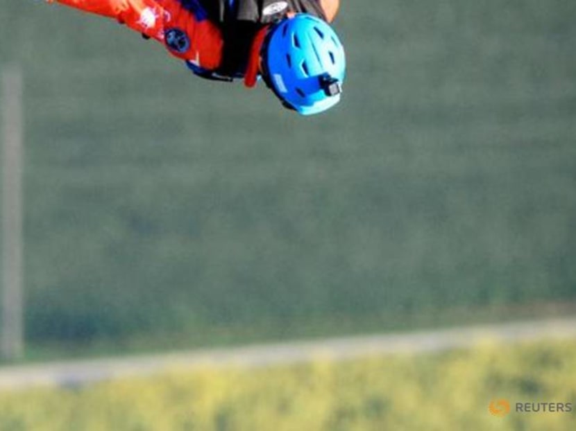 Parachutist makes world's first jump from solar-powered plane Parachutist makes world's first jump from solar-powered plane