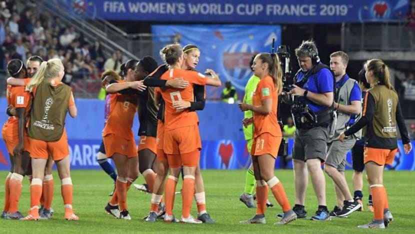 Football: Martens penalty breaks Japan hearts as Netherlands reach World Cup quarters