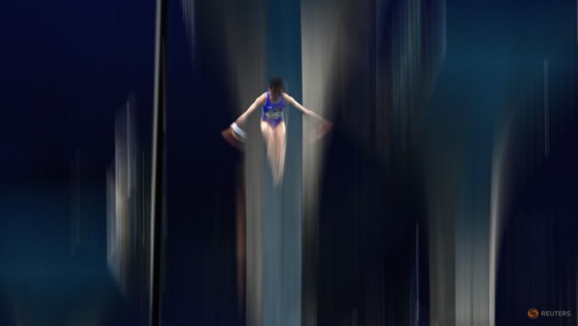 Olympics-Diving-China's Quan advances to women's 10m platform finals in first place Olympics-Diving-China's Quan advances to women's 10m platform finals in first place