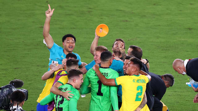 巴西加时挫西班牙 成功卫冕男足冠军