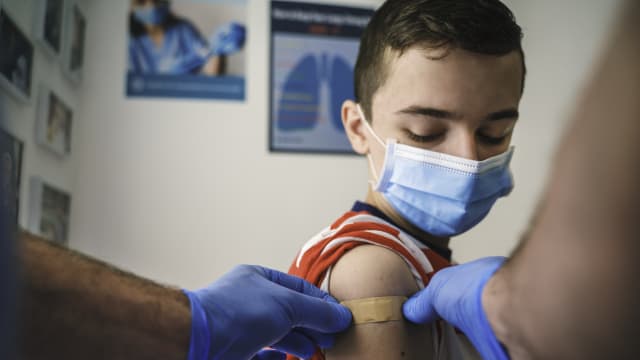 儿童疫苗明日运抵 王乙康回忆去年今天迎来首批冠病疫苗