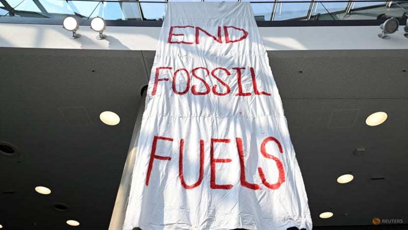 Global climate protests demand world leaders phase out fossil fuels
