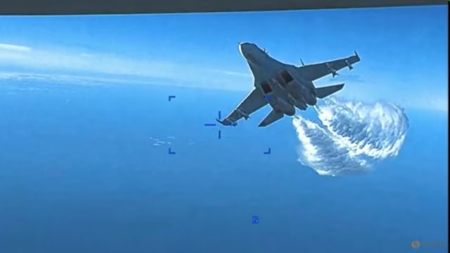 美国军方公布影片：俄军机拦截时 朝美国无人机倾倒燃油