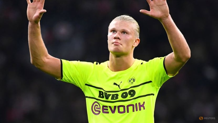 Dortmund's Haaland out for a few weeks with hip injury Dortmund's Haaland out for a few weeks with hip injury