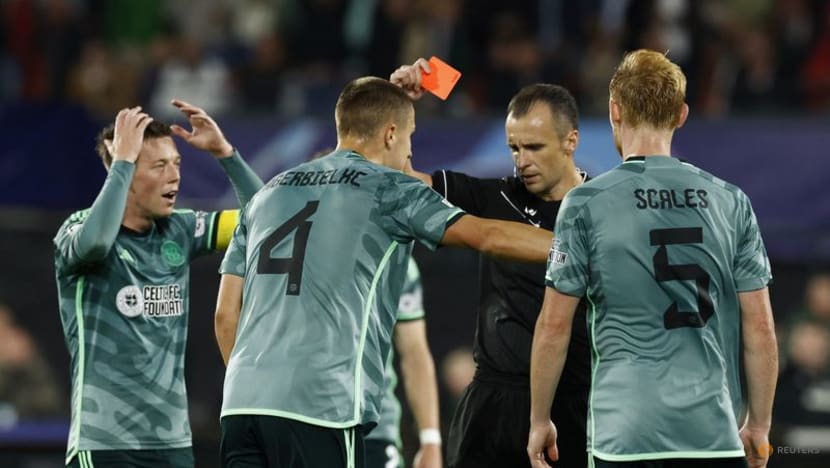 Feyenoord beat nine-man Celtic 2-0