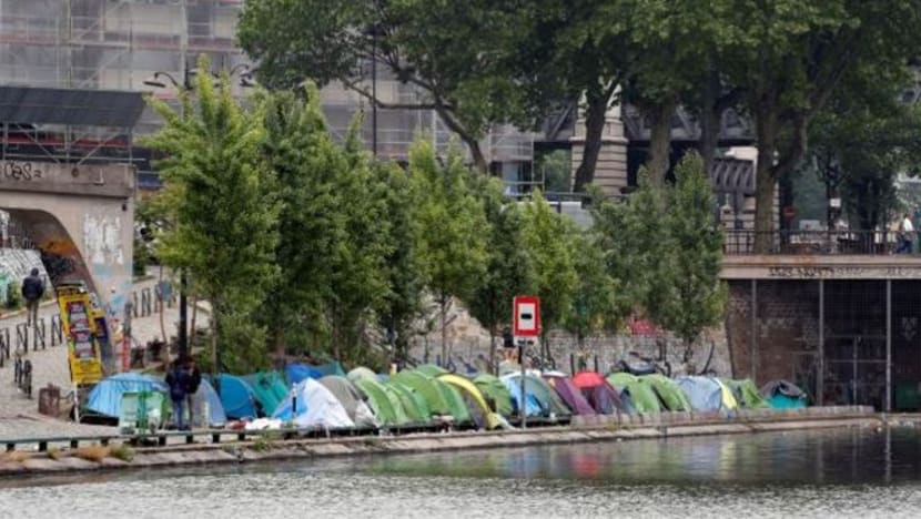 Polis Perancis tangani masalah pendatang, pindahkan 500 dari khemah ke pusat sementara