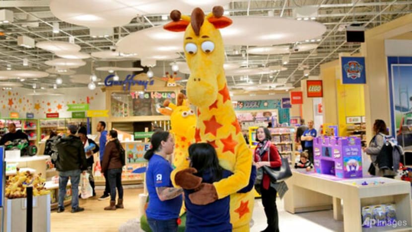 Toys R Us retrenches again, shutters its last 2 US stores Toys R Us retrenches again, shutters its last 2 US stores