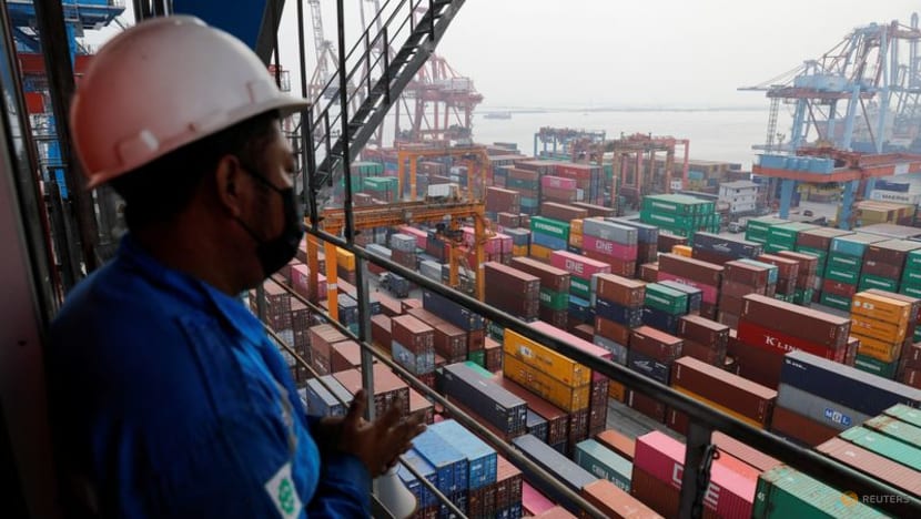 Strong exports likely boosted Indonesia's economy in Q3 - Reuters poll Strong exports likely boosted Indonesia's economy in Q3 - Reuters poll