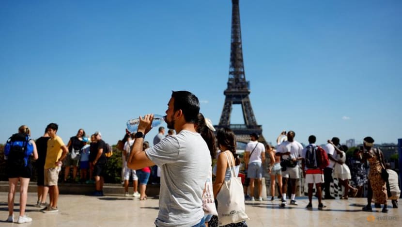Heatwave in Paris exposes city's lack of trees Heatwave in Paris exposes city's lack of trees