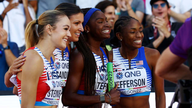 田径锦标赛：美国女队以0.04秒赢牙买加 夺得金牌