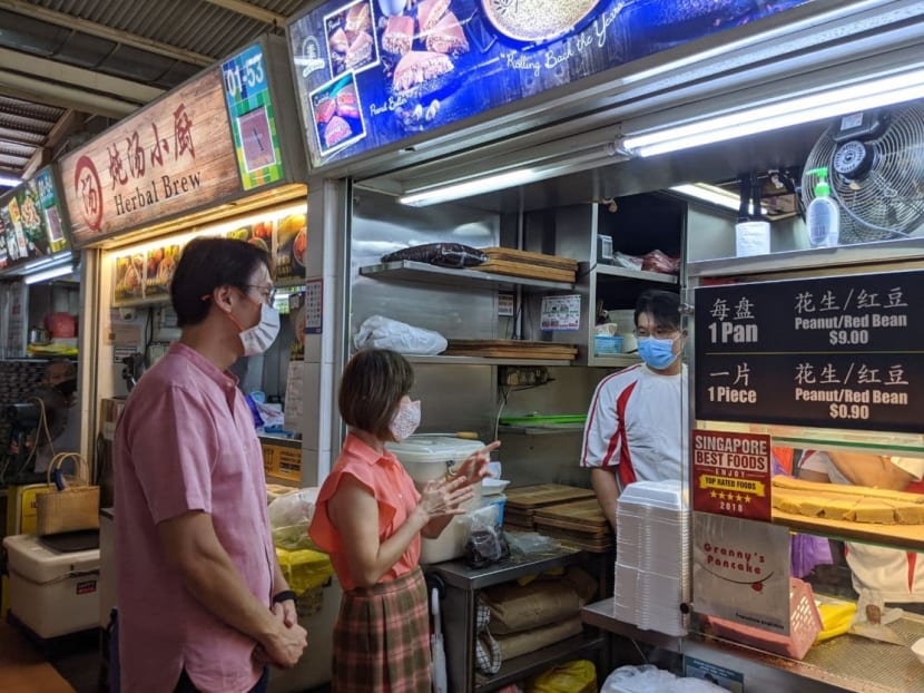 Mr Edward Chia (left), co-chairman of the Workgroup on Sustaining the Hawker Trade, and Dr Amy Khor (centre), Senior Minister of State for Sustainability and the Environment, speaking with Mr Steven Goh, a participant of the Hawkers’ Development Programme.